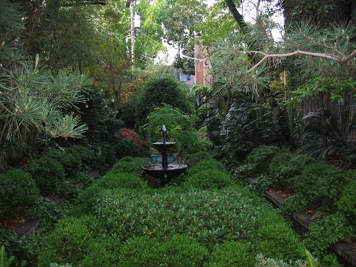 07 garden fountain.JPG